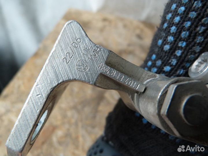 Петля двери задней левой верхняя VW Jetta 2006-201