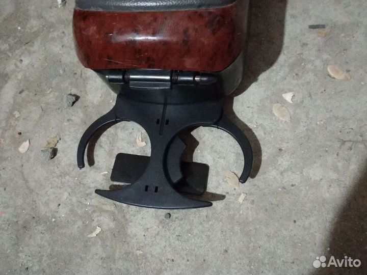 Подлокотник