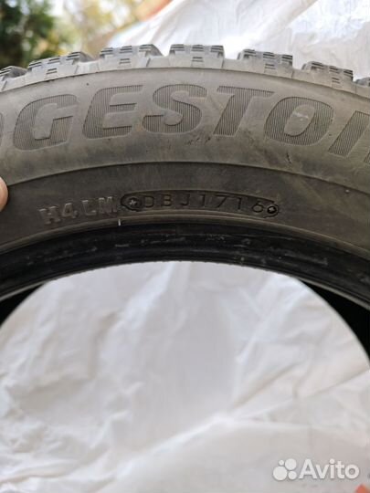 Bridgestone Blizzak Spike-02 215/55 R17 98T