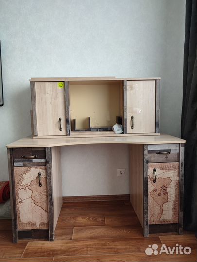 Письменный стол