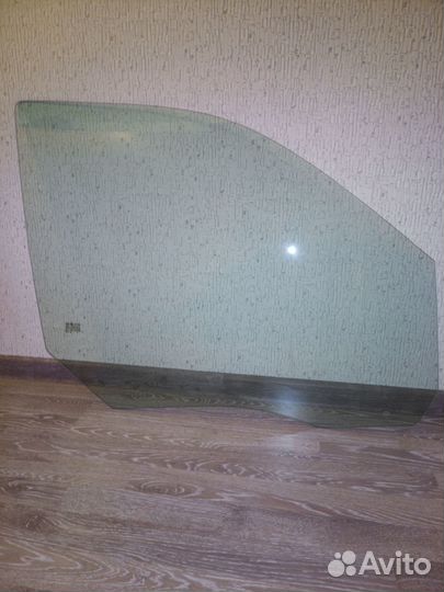 Стекло правой двери Dodge RAM (Додж рэм) 2009-18