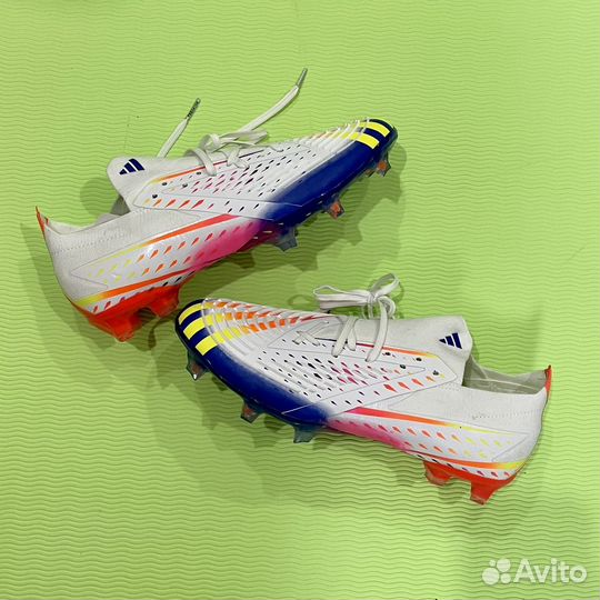 Футбольные бутсы adidas predator