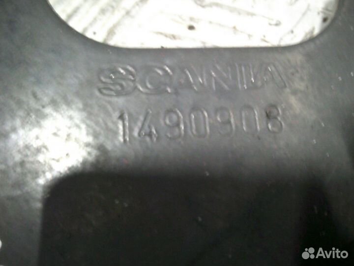 Кронштейн замка подвески кабины правый Scania 1490908