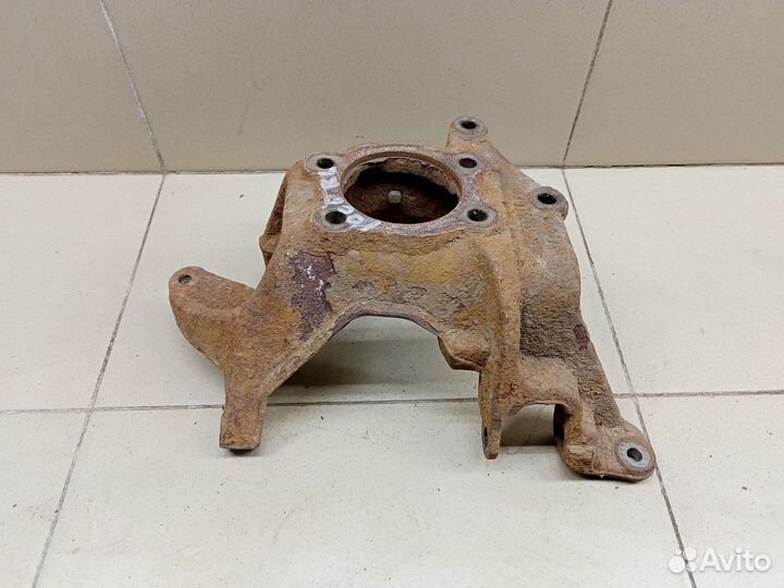 Кулак поворотный задний левый Kuga 2008-2012