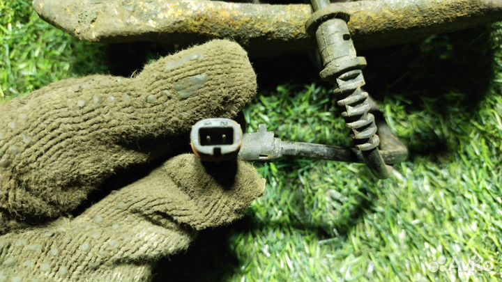 Суппорт передний левый Mercedes-Benz C-Class W203