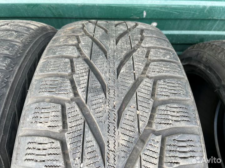 Nokian Hakkapeliitta R2 225/60 R18 104R