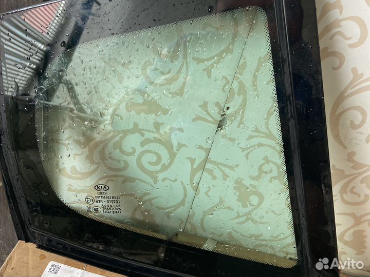 Правая задння форточка киа stinger