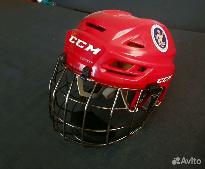 Хоккейный шлем