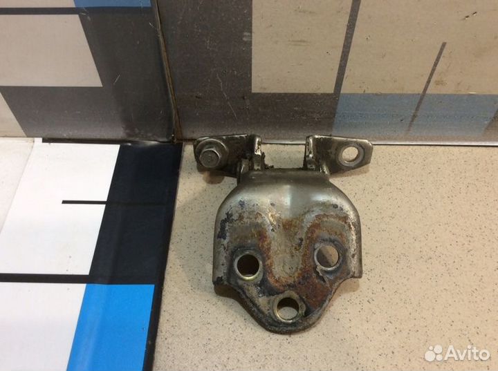 Петля двери передняя Mitsubishi Pajero Sport K9