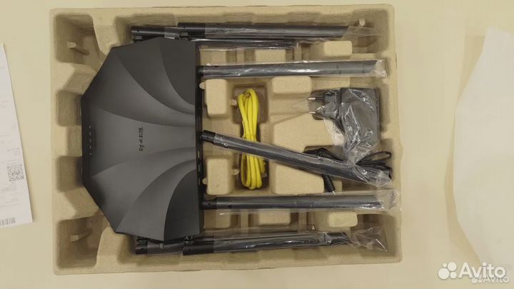 Двухдиапазонный Wi-Fi роутер Tenda AC23 (AC2100)