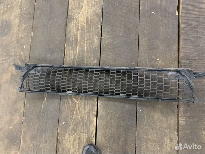 Нижняя решетка бампера lexus is 300 h