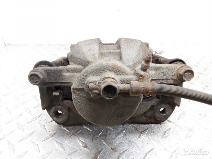 Суппорт передний правый Toyota Camry 6 XV40