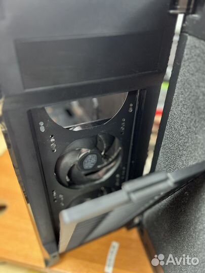 Cooler Master Silencio 600 TG без стекла, ножки