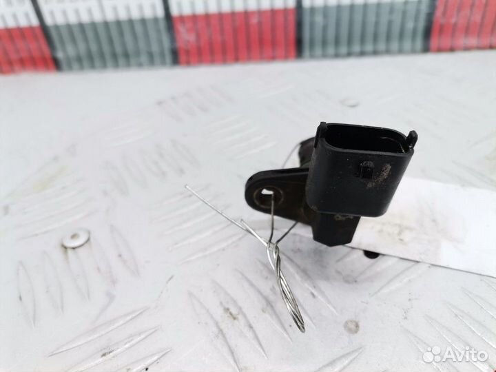 Датчик распредвала Opel Zafira Family рест. 2010
