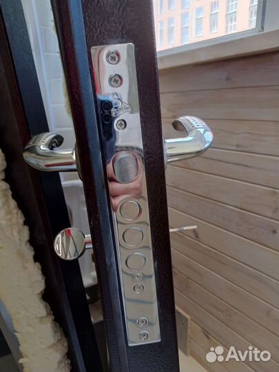 Дверь входная металлическая новая