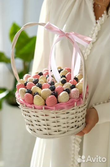 Корзины с клубникой в шоколаде