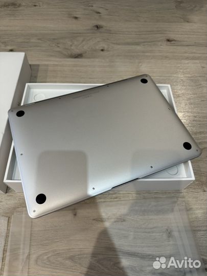 Продам MacBook AIR M1 8/256gb АКБ 100 в Оригинале