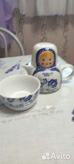 Заварочный чайник и чашка