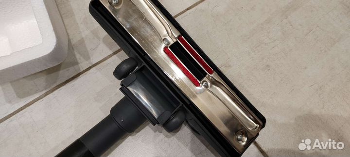 Вертикальный пылесос новый