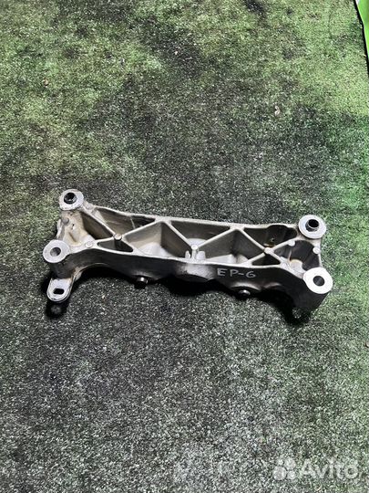 Кронштейн двигателя Peugeot 308 1.6 EP6