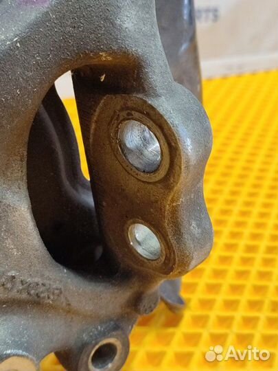 Кулак поворотный левый Mercedes E W207 1.8 M271