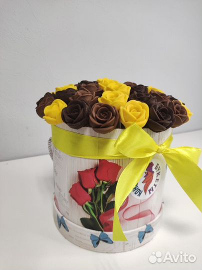 Розы из Трёх Видов Шоколада - 37 шт в Коробке