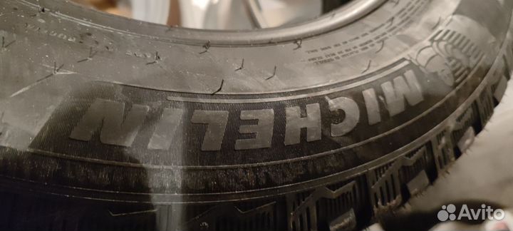 Michelin X-Ice North 4 215/65 R17
