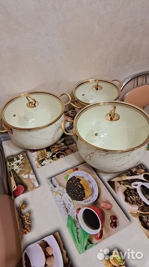 Набор эмалированых кастрюль