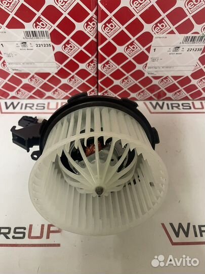 Мотор отопителя салона audi A4/5 07/Q5 8K1820021C