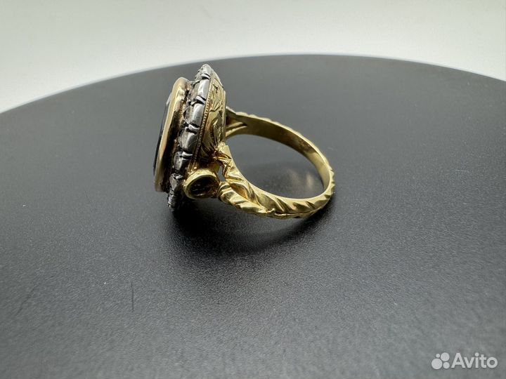 Золотое кольцо алмазами