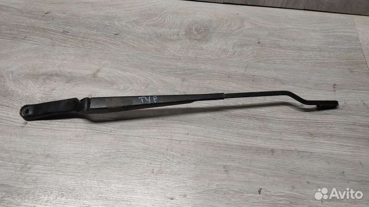 Поводок дворников левый Гольф 4/октавия тур