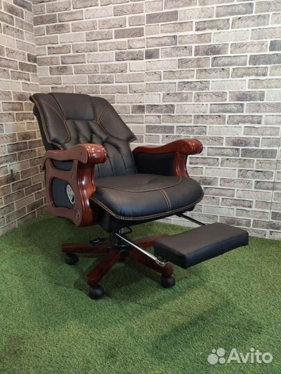 Офисное кресло руководителя