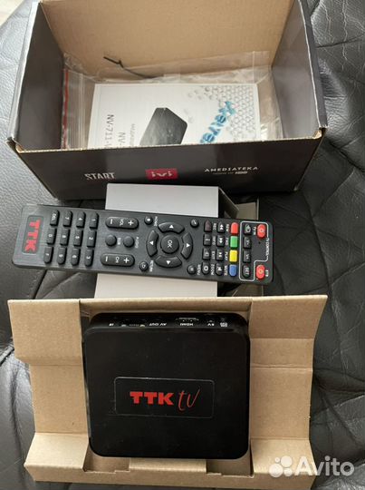 Роутер и комплект интерактивного телевидения