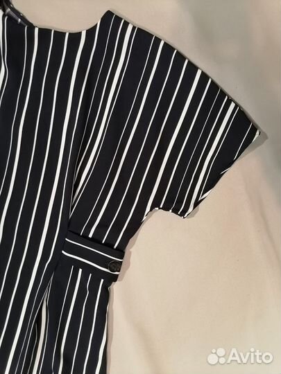 Платье от Warehouse миди в вертикальную полоску