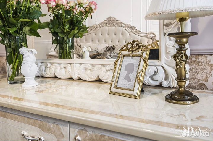 Тумба в гостиную Патрисия крем корень глянец