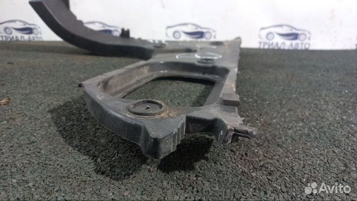 Кронштейн бампера Q7