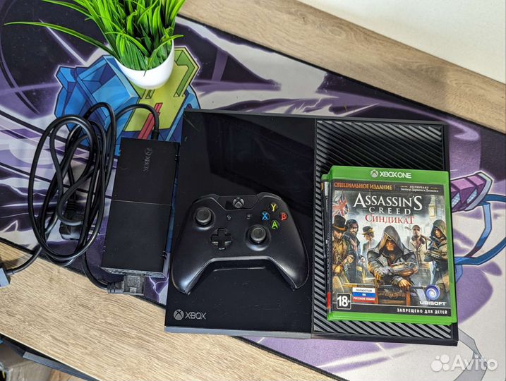 Приставка Xbox One 500 GB + игры
