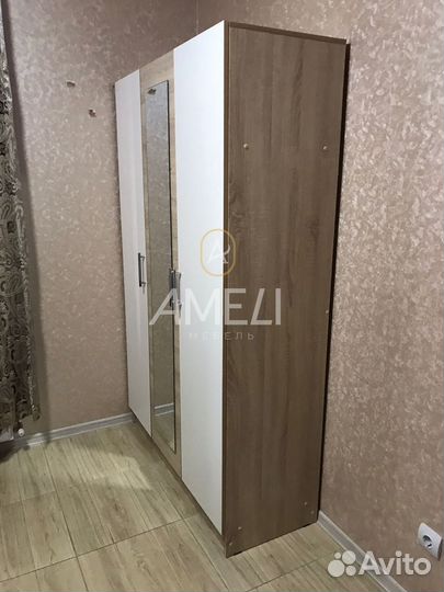 Шкаф с зеркалом для одежды