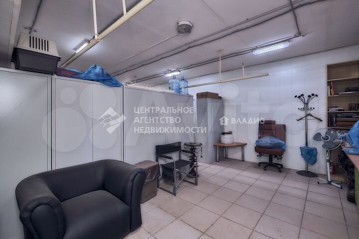 Машиноместо, > 30 м²