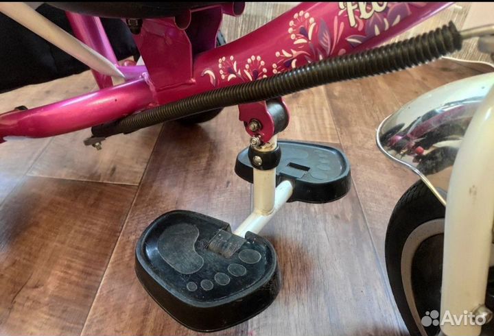 Детский велосипед с ручкой