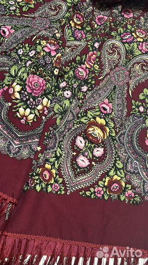 Платок в павлопосадском стиле