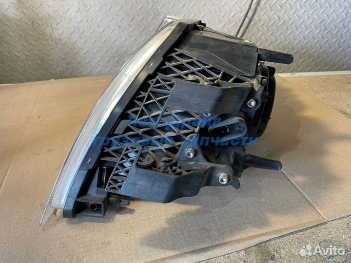 Фара Вольво FH13 левая с электрорегулировкой