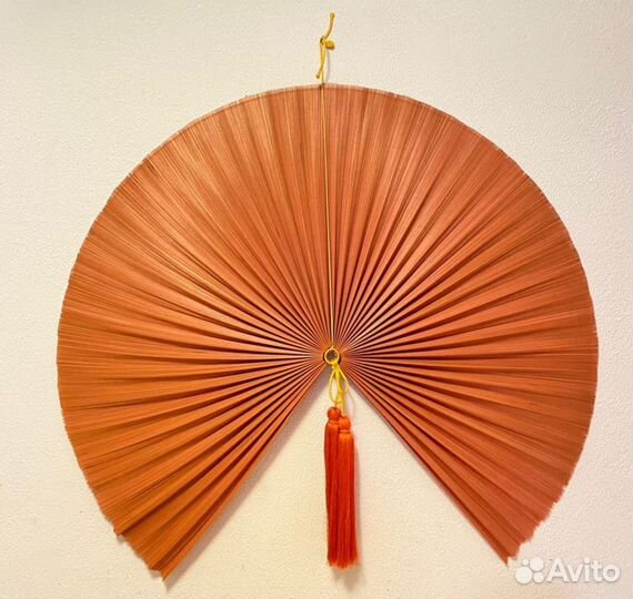 Настенные веер из бамбука и часы