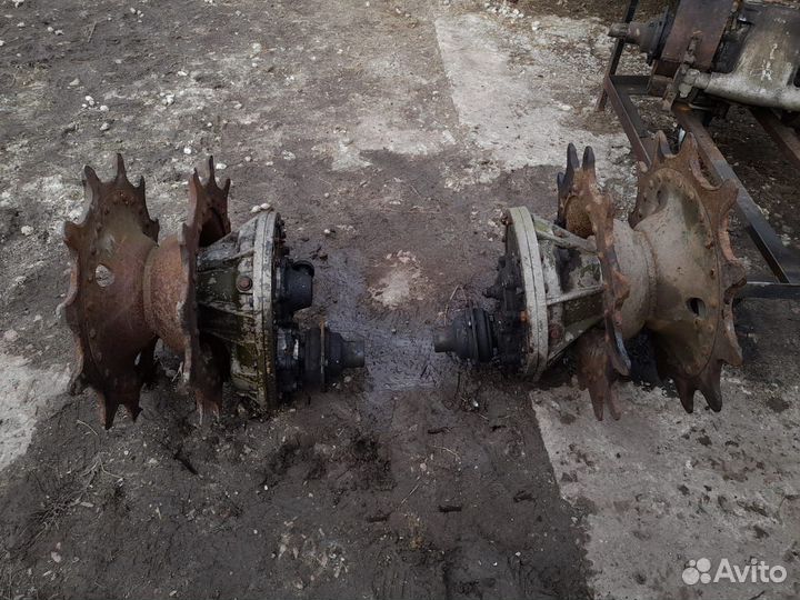 Бортовые редуктора и мост газ 71 (танкетка)