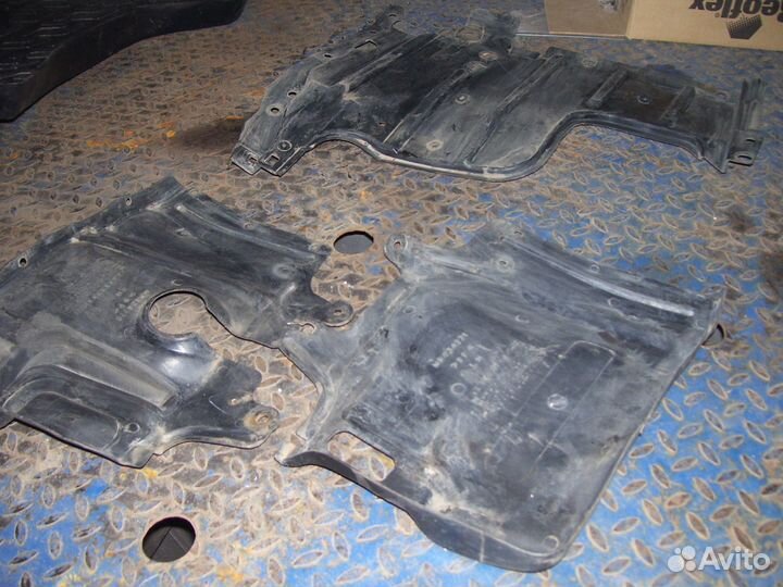 Mitsubishi Lancer IX пыльник