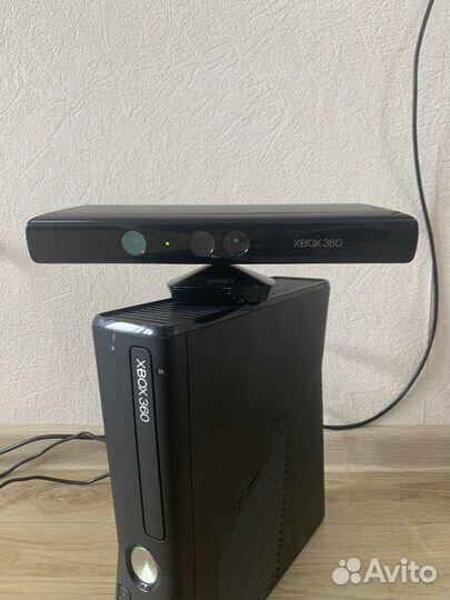 Xbox 360 прошитый+2 геймпада+киннект
