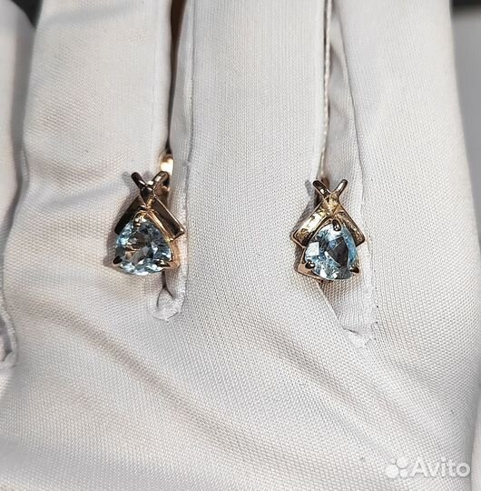 Золотые серьги с камнем