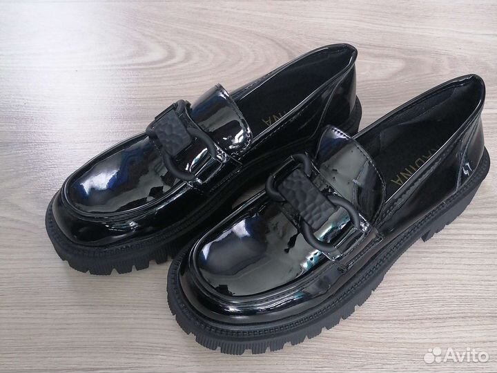 Лоферы женские 38 размер новые