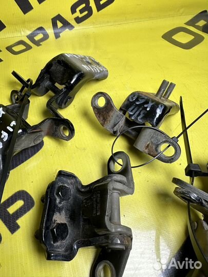 Петля двери Lifan X60