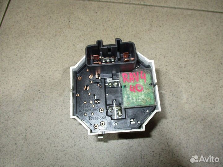 Переключатель отопителя Toyota RAV4 (XA40)